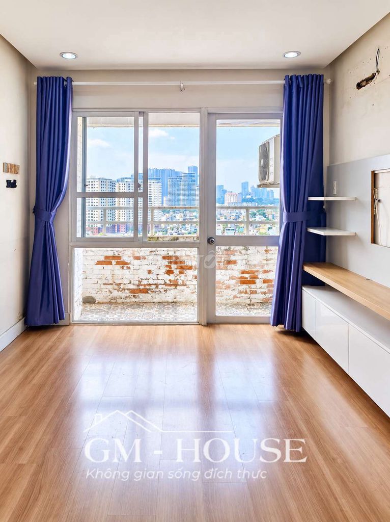 Two bedrooms, two bathrooms, 70 meters, full interior, just Nguyễn Gia Trí.