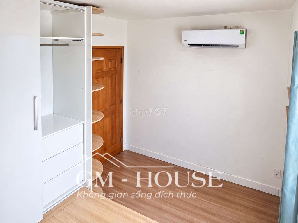 Two bedrooms, two bathrooms, 70 meters, full interior, just Nguyễn Gia Trí.