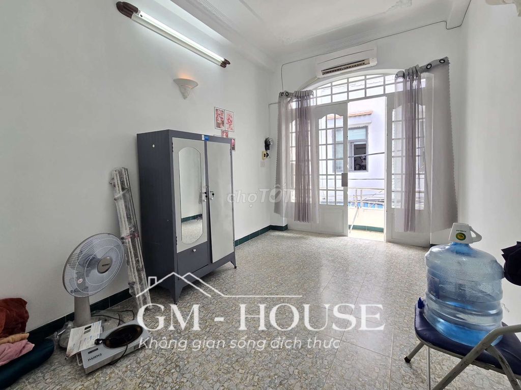 Large balcony, full interior, Nguyễn Thượng Hiền.