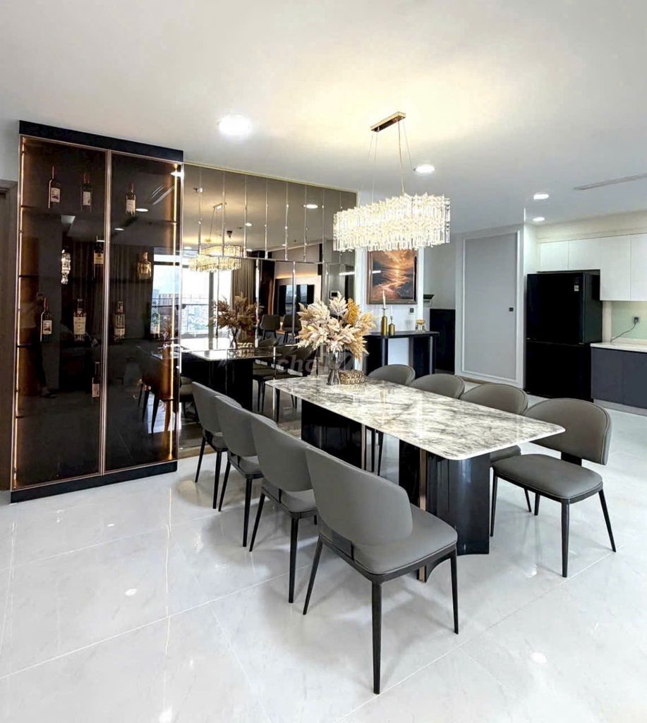 The Orchard Parkview High House 3 bedrooms. Two of the really cheap toilets are 20 million near the airport.