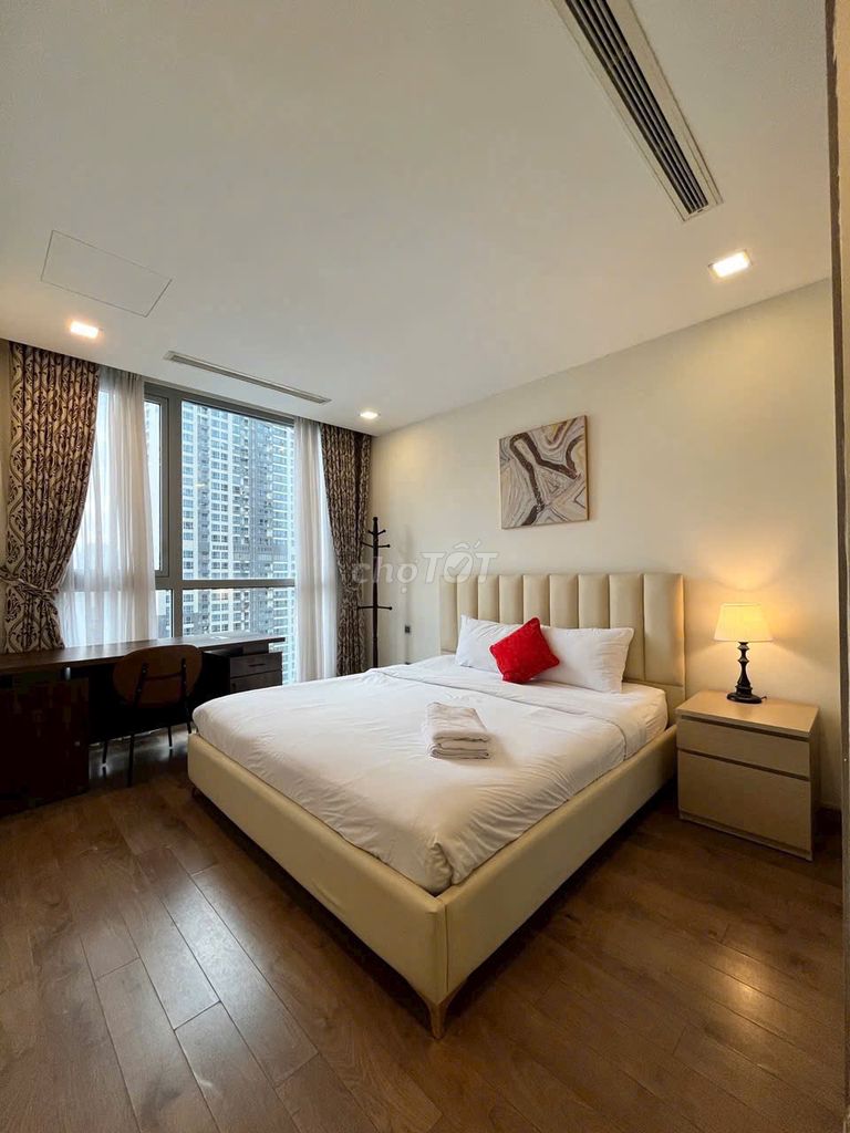 The Orchard Parkview High House 3 bedrooms. Two of the really cheap toilets are 20 million near the airport.