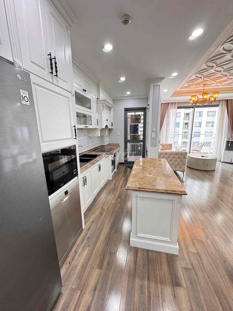 Rent Gold View three bedrooms. Two hundred and forty-six meters. Only 26 million new furniture a month.