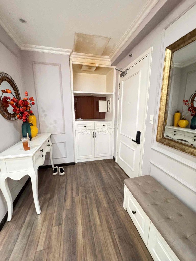 Rent Gold View three bedrooms. Two hundred and forty-six meters. Only 26 million new furniture a month.