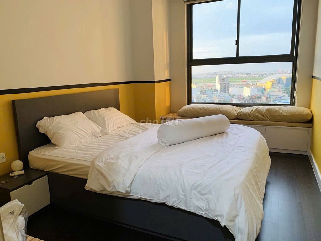 A two-room super-prime cap. A The Botanica toilet. Only 14 million near the airport.