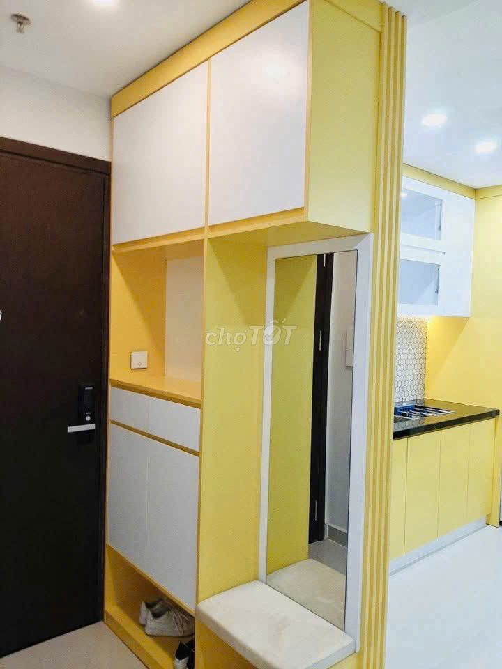 A two-room super-prime cap. A The Botanica toilet. Only 14 million near the airport.