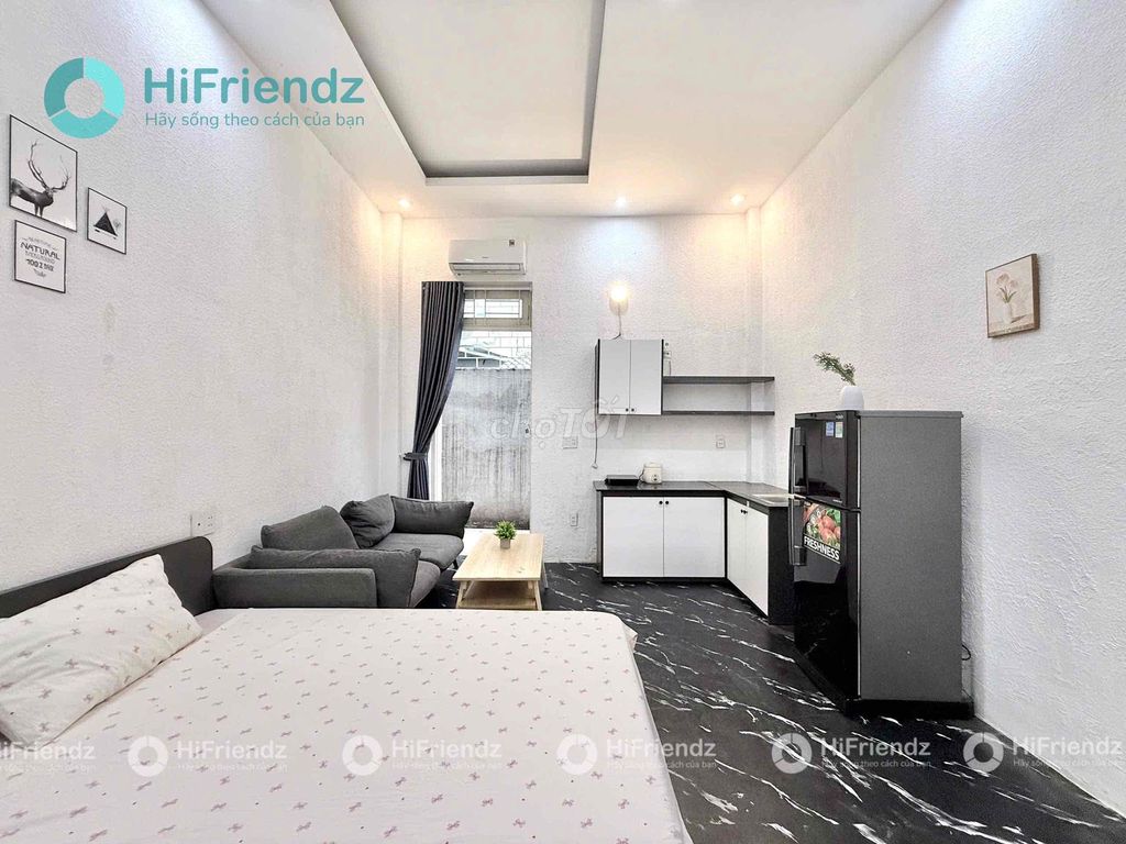Rent the ground floor flat full of furniture next to the park.