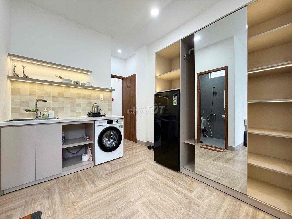 Right into the new room. Full wash-off machine.