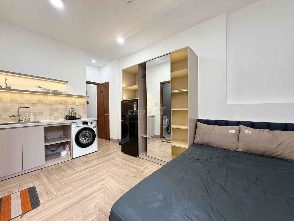Right into the new room. Full wash-off machine.