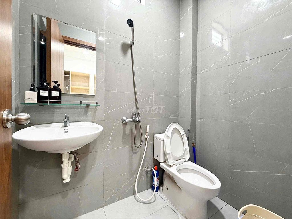 Right into the new room. Full wash-off machine.