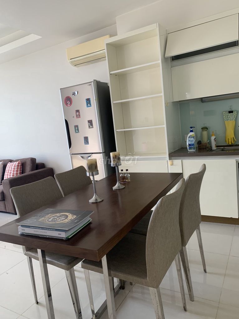 The Sài Gòn Airport Plaza apartment is near the airport - 95 meters full of furniture.