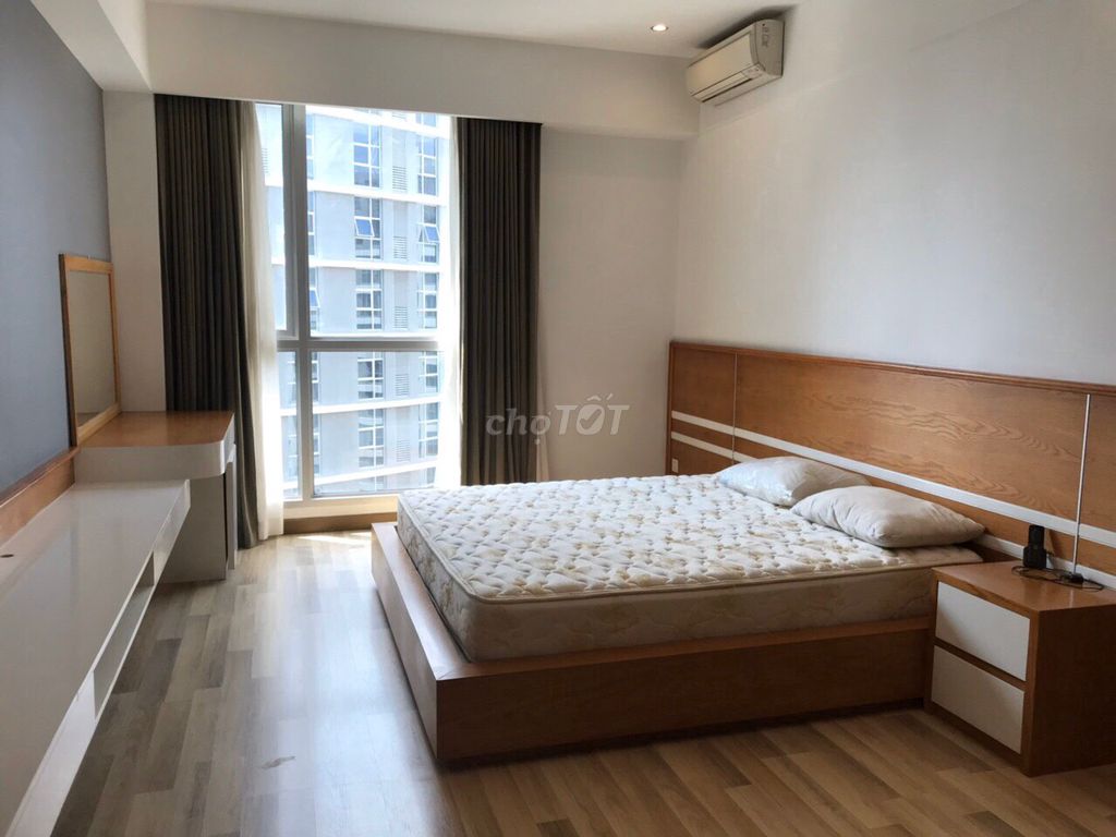 The Sài Gòn Airport Plaza apartment is near the airport - 95 meters full of furniture.