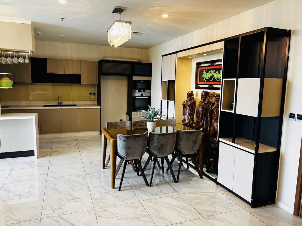 Rent sarica-- three bedrooms full of wits by the river.