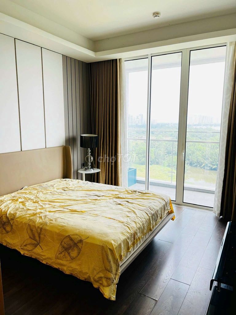 Rent sarica-- three bedrooms full of wits by the river.