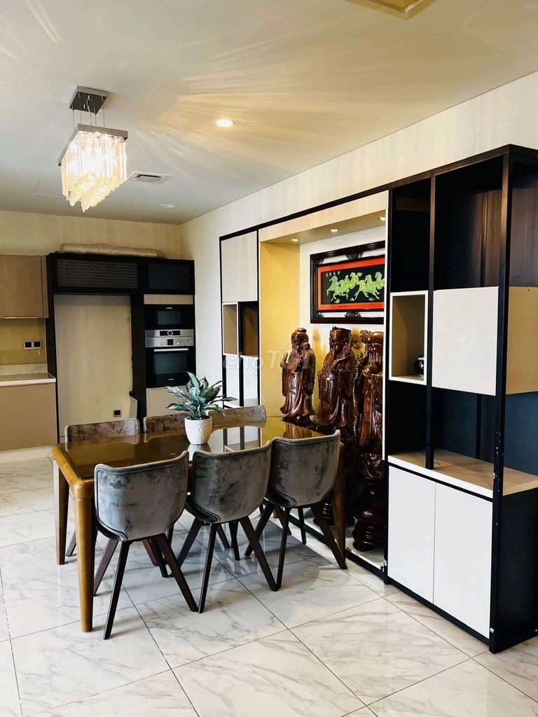 Rent sarica-- three bedrooms full of wits by the river.