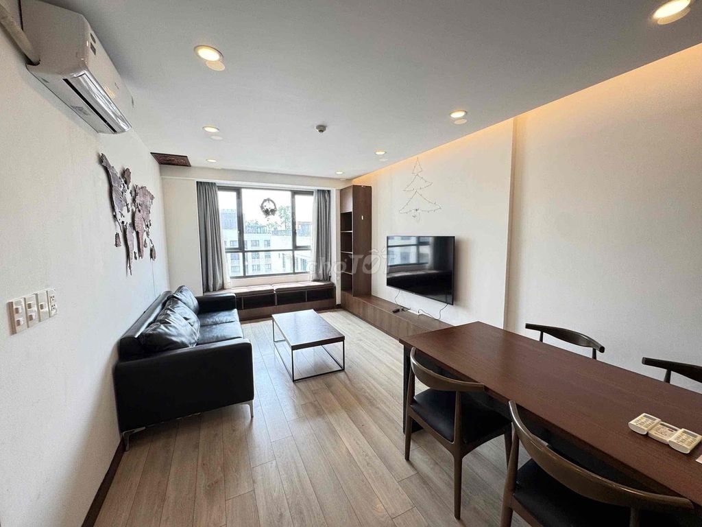 Rent Gold View apartments. Two bedrooms. A full bathroom full of furniture.