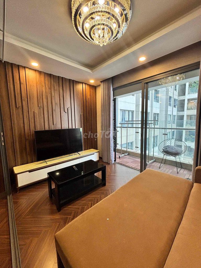 Hot rents Gold View. A bedroom.