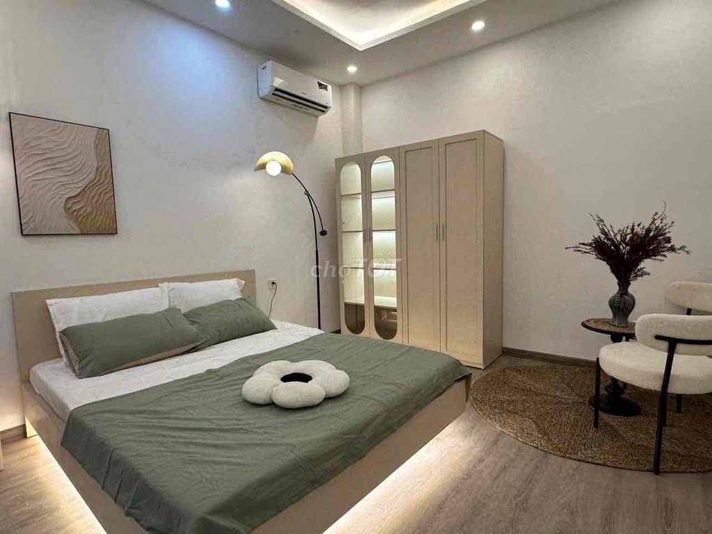 The apartment is a full-size balcony bedroom. Twelve million and a half of them are clean.