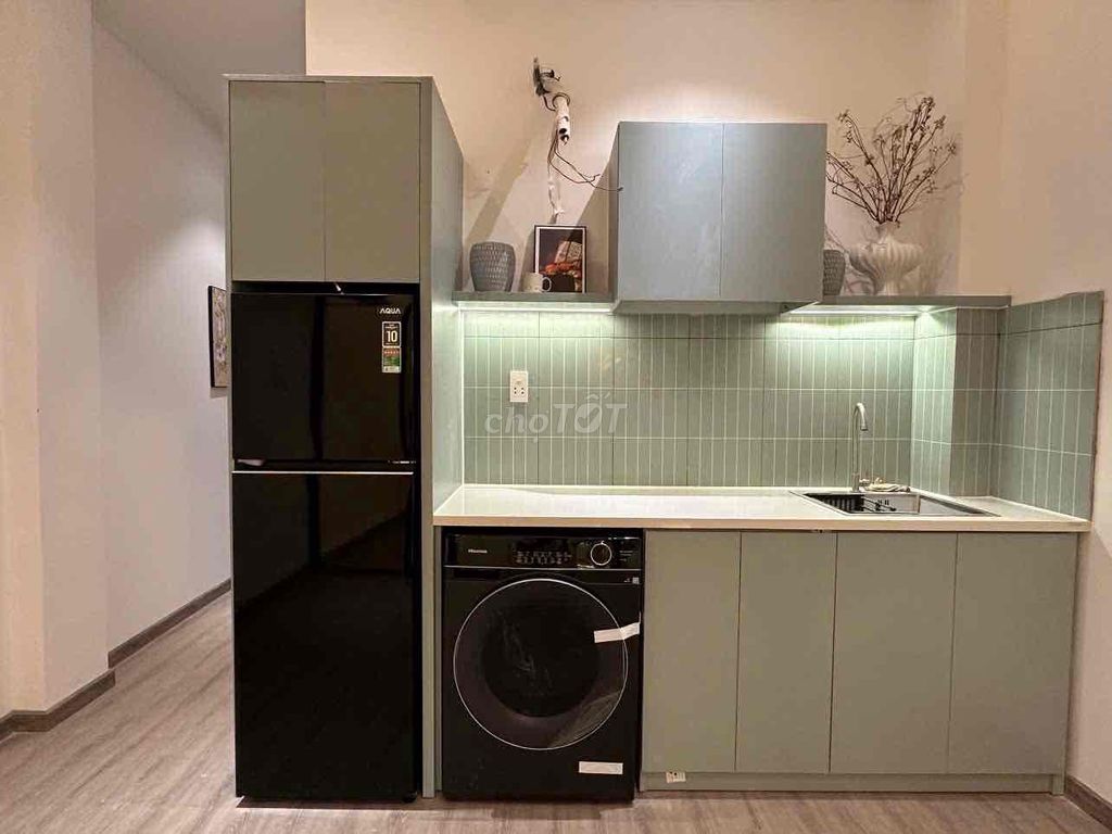 The apartment is a full-size balcony bedroom. Twelve million and a half of them are clean.