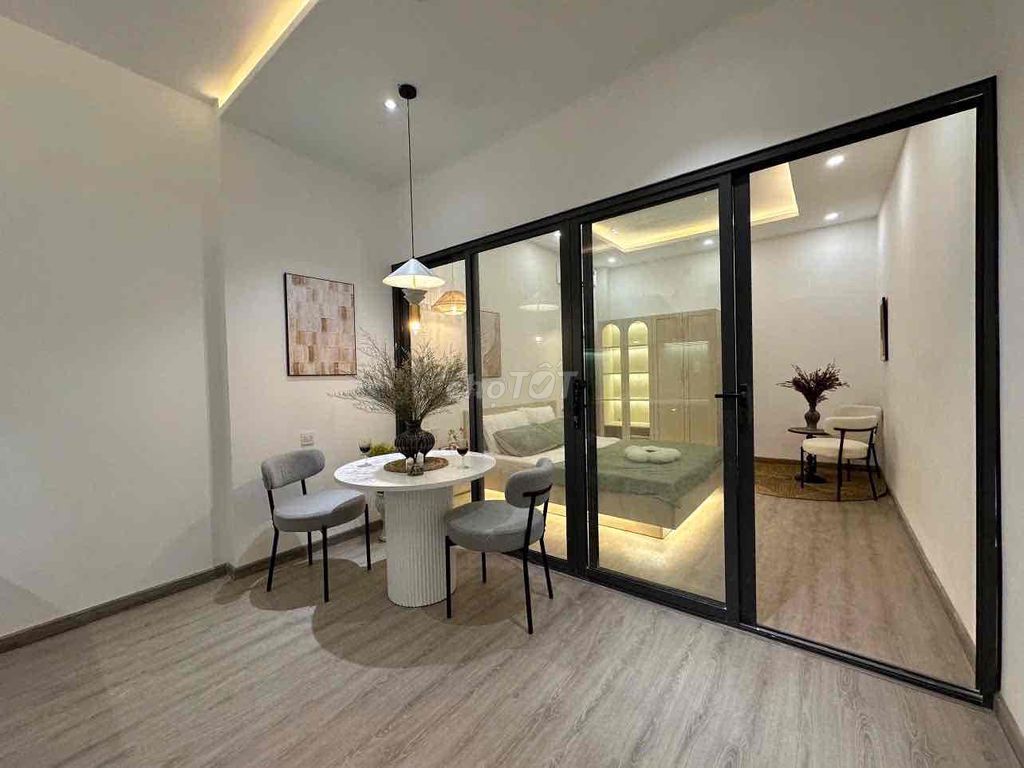 The apartment is a full-size balcony bedroom. Twelve million and a half of them are clean.