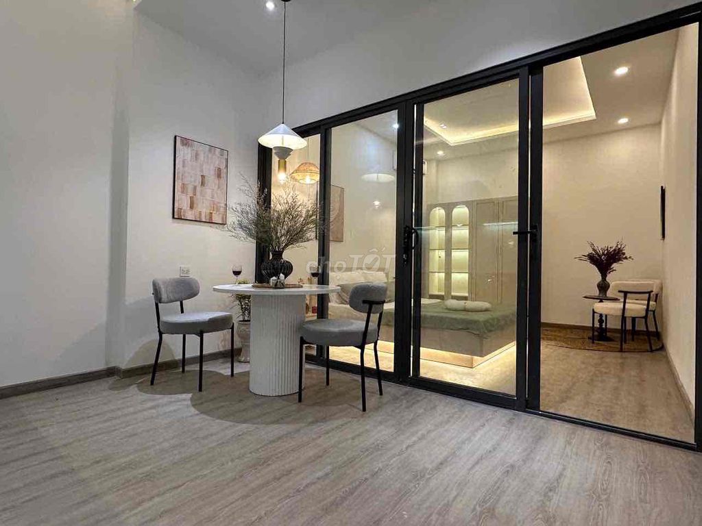 The apartment is a full-size balcony bedroom. Twelve million and a half of them are clean.