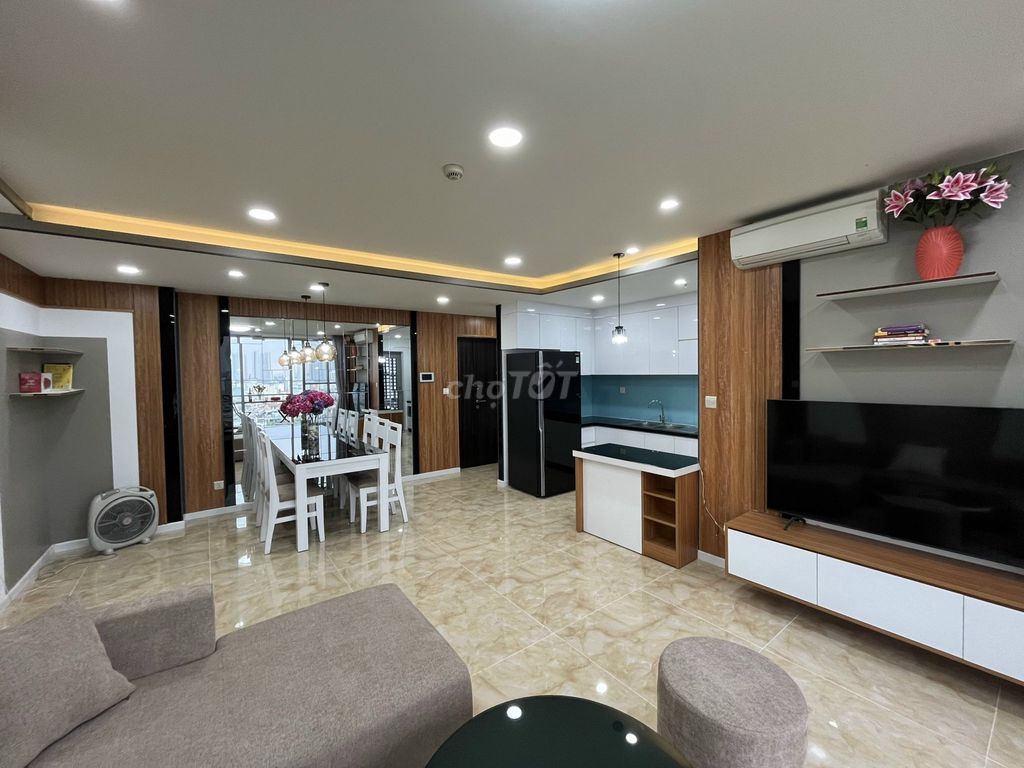 Rent the two Green Valley bedrooms, full of fine furniture.