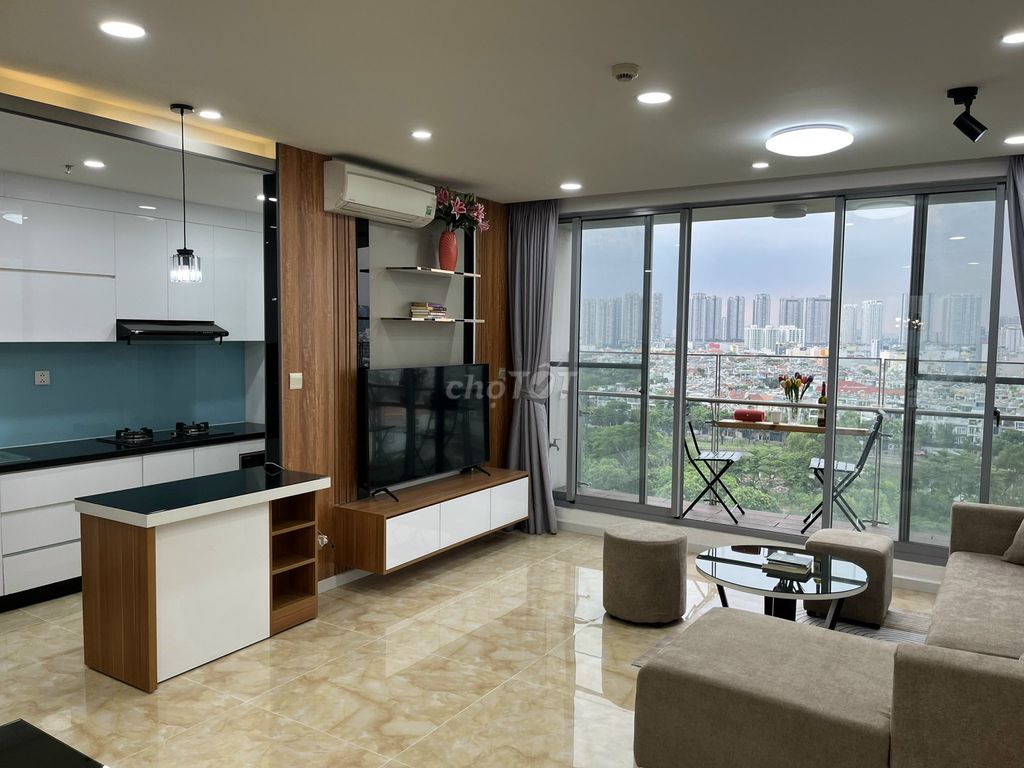 Rent the two Green Valley bedrooms, full of fine furniture.