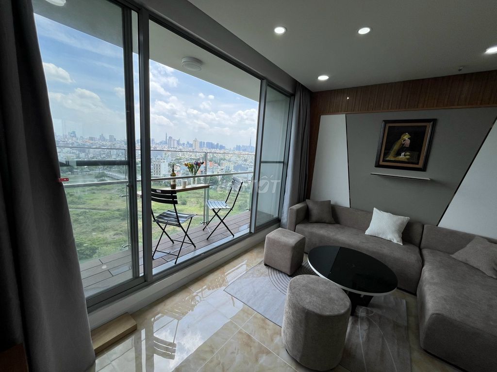 Rent the two Green Valley bedrooms, full of fine furniture.