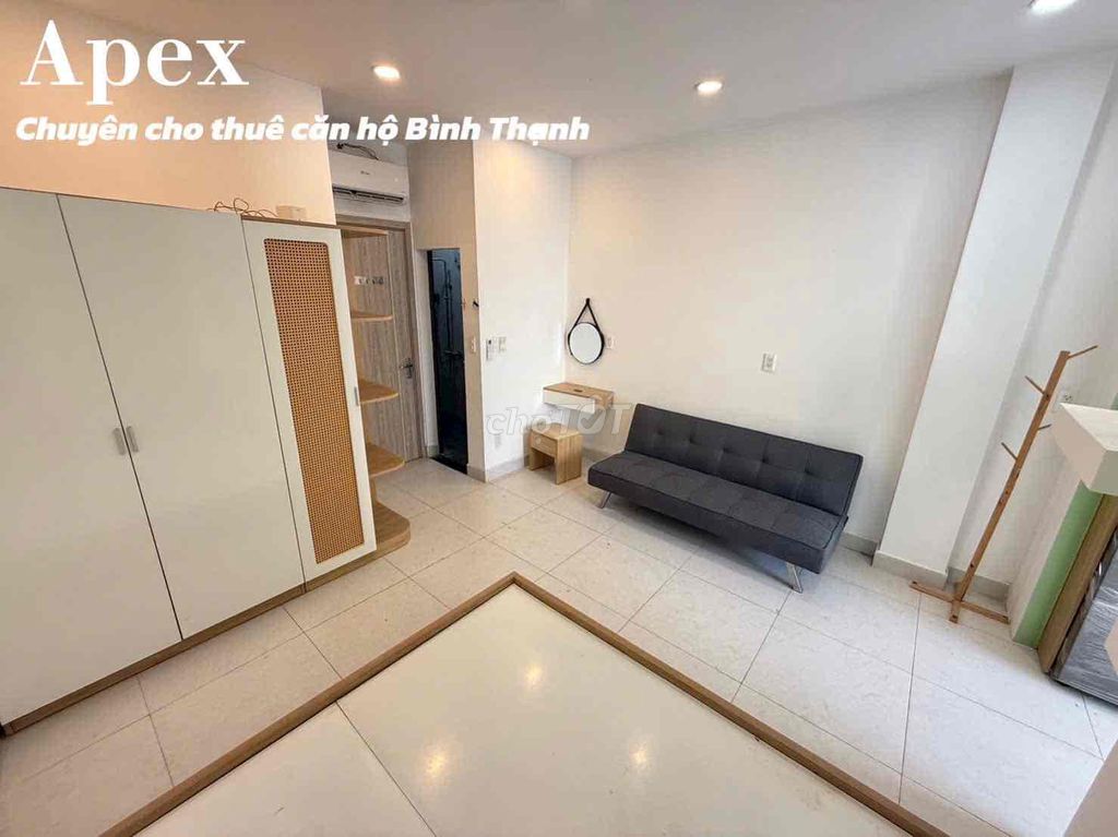 Room separation. A cool, air-saltting, natural bedroom.