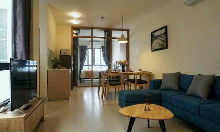 Super. A super-split room right here in the heart of District 1.