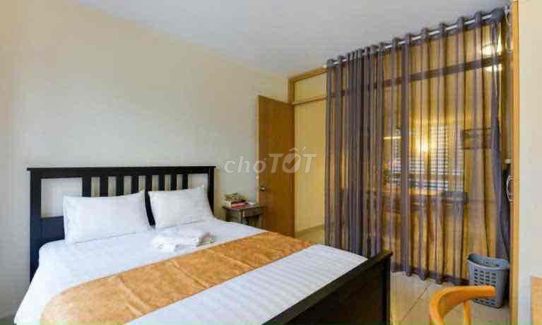 Super. A super-split room right here in the heart of District 1.