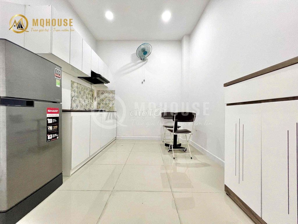apartment one separate bedroom right at the Phú Nhuận stop.