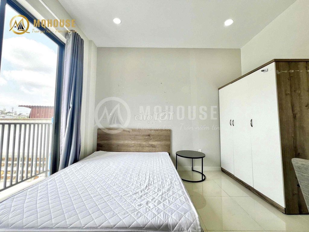 apartment one separate bedroom right at the Phú Nhuận stop.