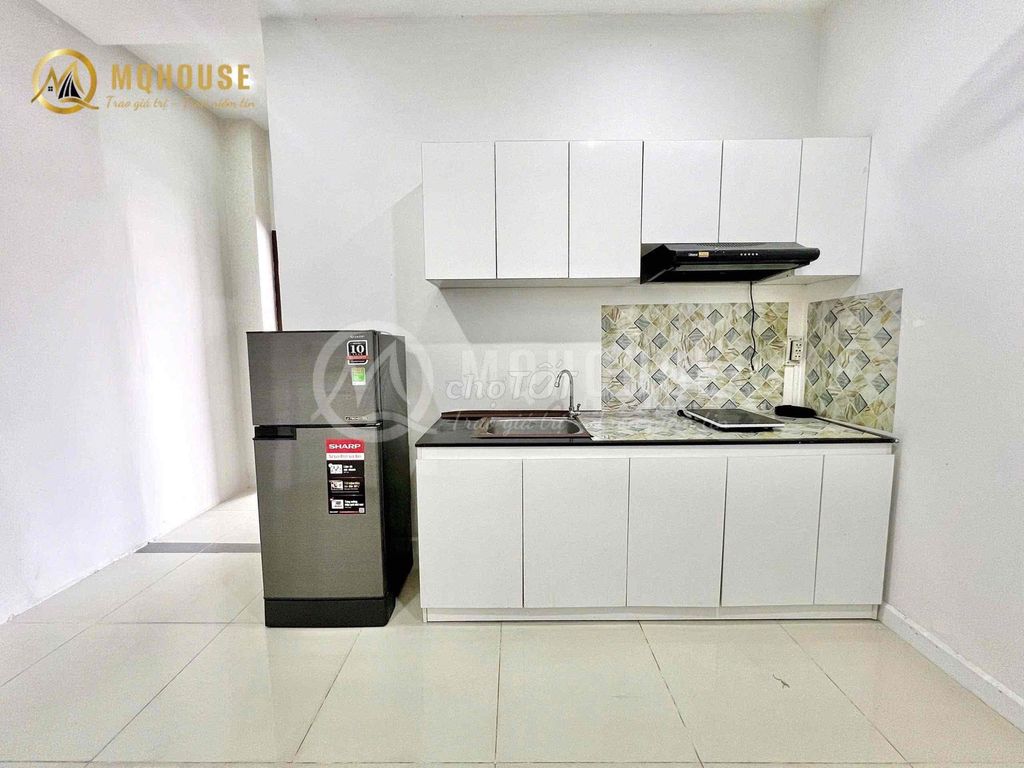 apartment one separate bedroom right at the Phú Nhuận stop.