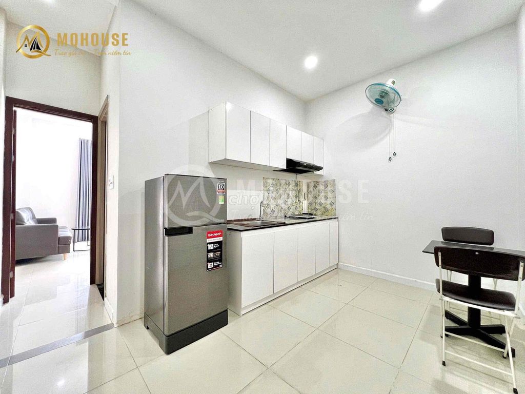 apartment one separate bedroom right at the Phú Nhuận stop.