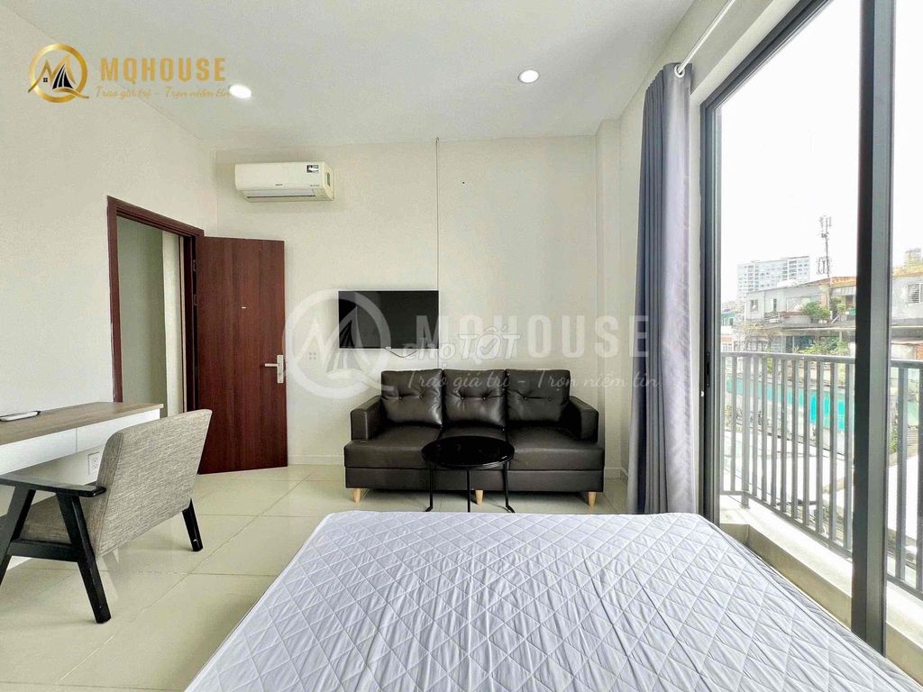 apartment one separate bedroom right at the Phú Nhuận stop.