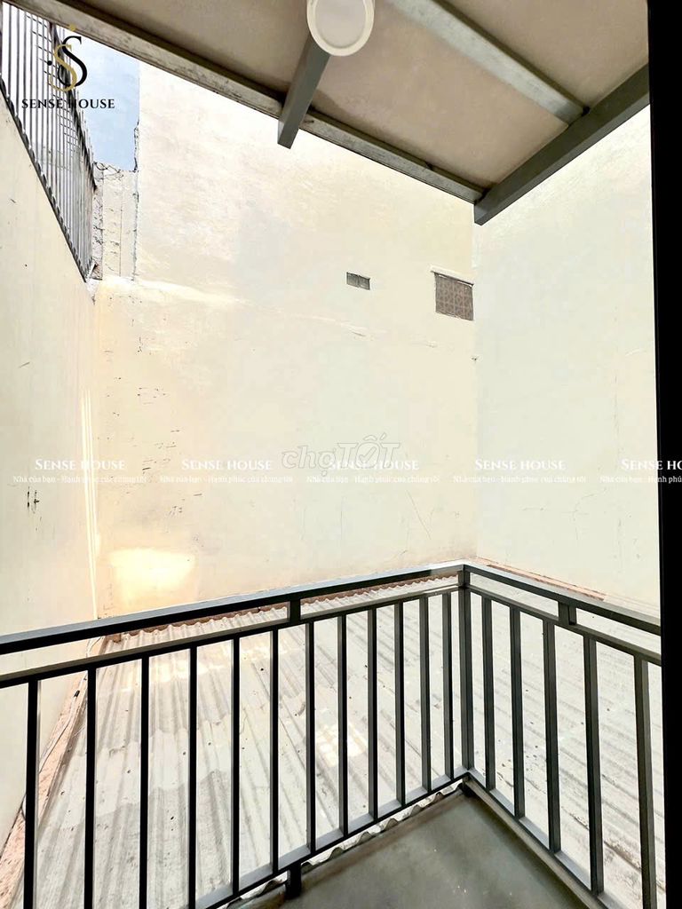 Studio balcony hessv - Right on the 7th.