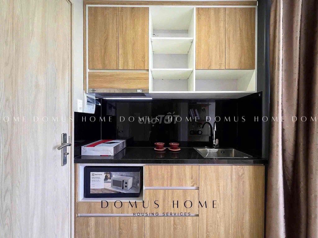 The studio apartment is clear on the balcony on Bến Vân Đồn district 4