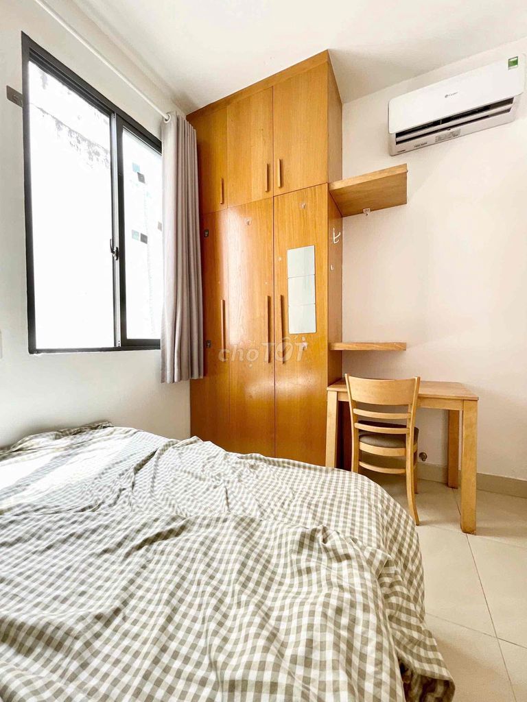 The apartment. A kitchen bedroom right next to the richmond apartment.