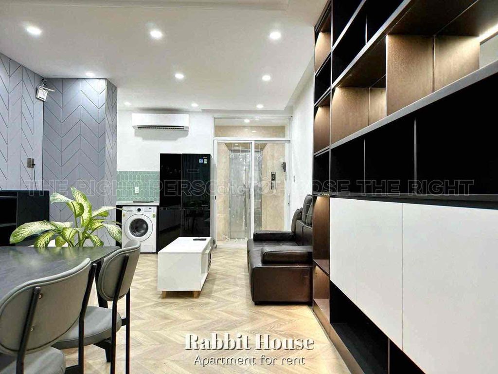 Two bedrooms. A full toilet with a balcony open Sư Vạn Hạnh district.