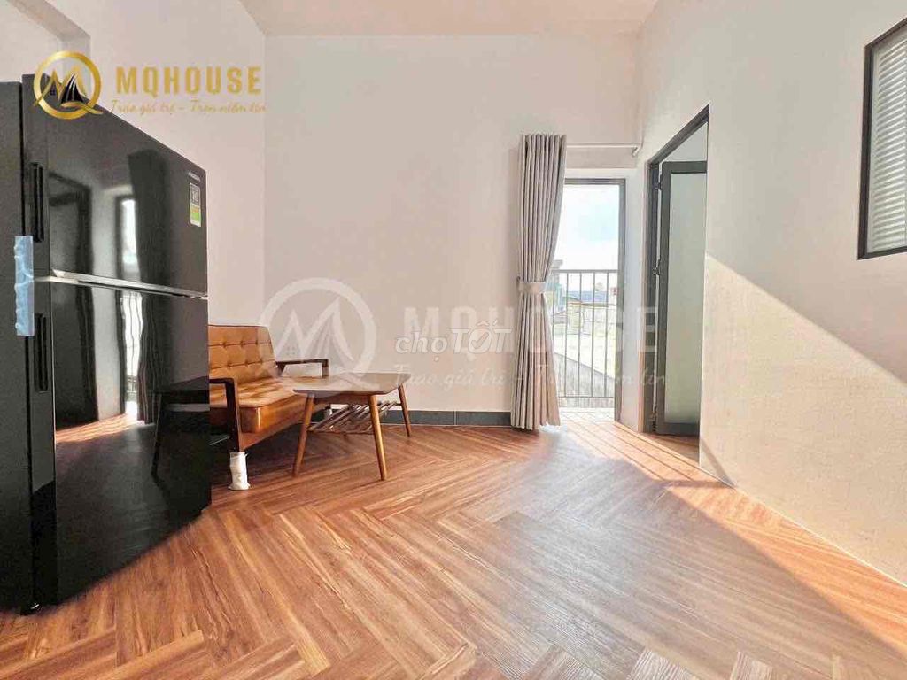 The apartment is a full sleep-room separation of furniture in the eye of the eye.