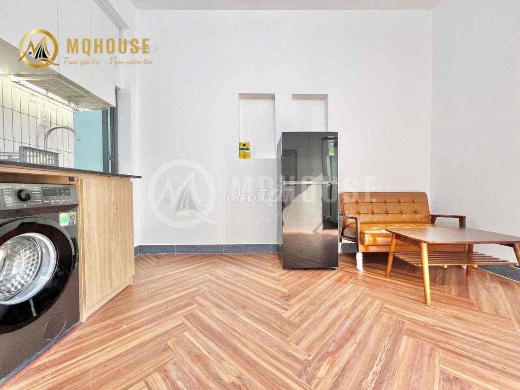 The apartment is a full sleep-room separation of furniture in the eye of the eye.