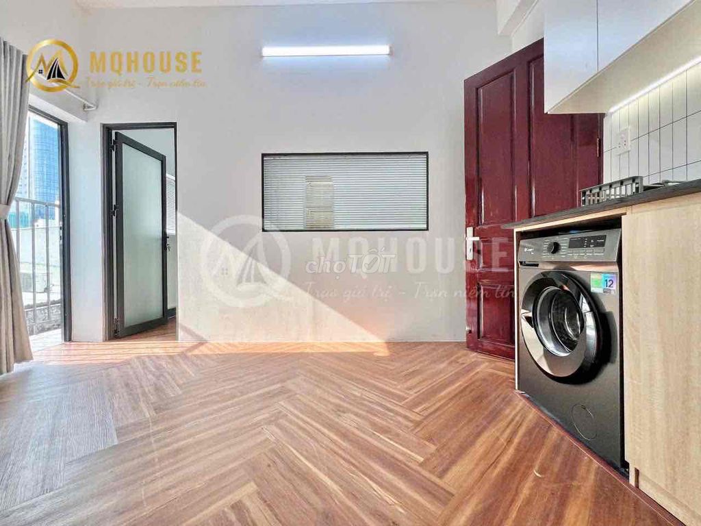 The apartment is a full sleep-room separation of furniture in the eye of the eye.