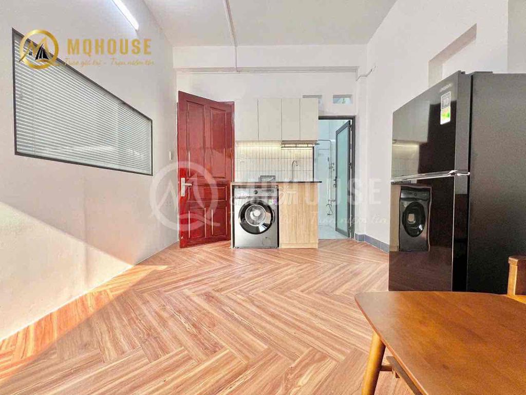 The apartment is a full sleep-room separation of furniture in the eye of the eye.