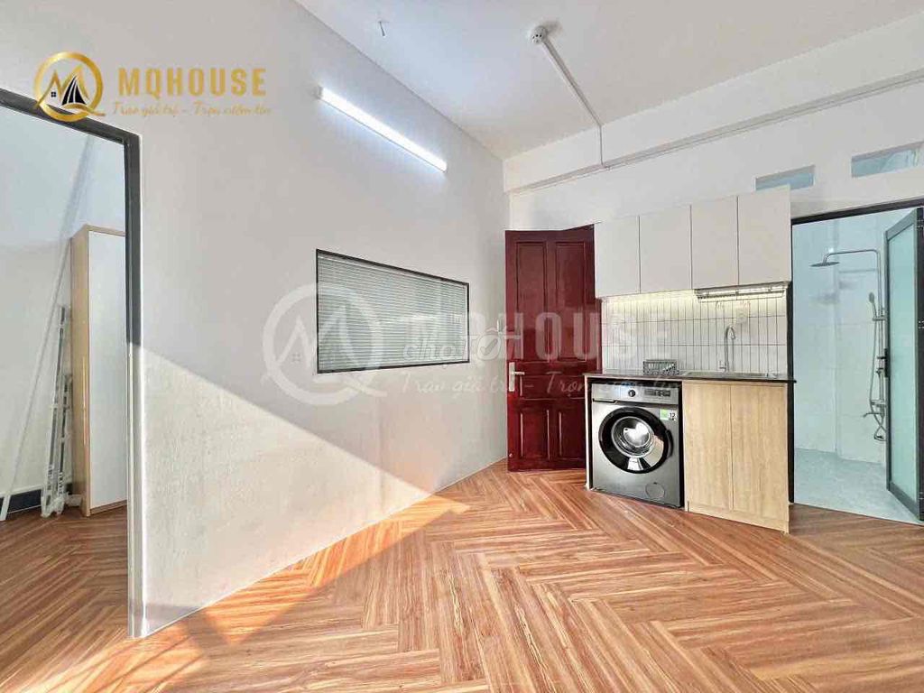 The apartment is a full sleep-room separation of furniture in the eye of the eye.