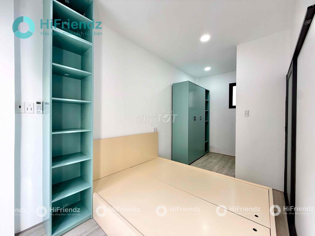 Open the apartment. One bedroom. One room.