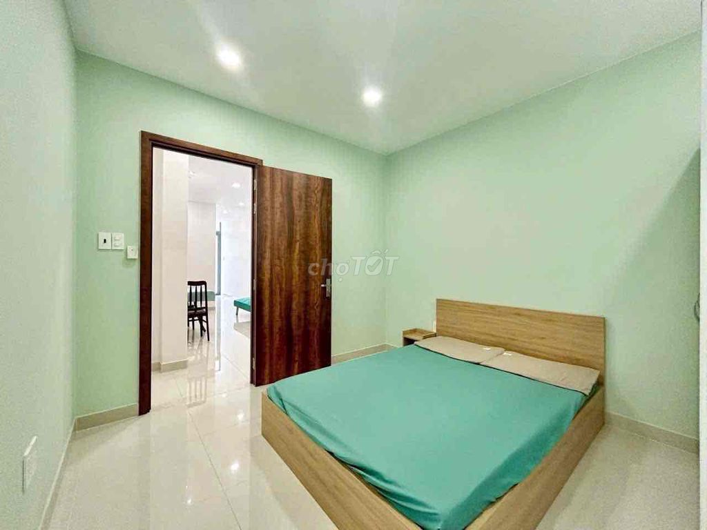 The two bedrooms are right near the Phú Nhuận stop.