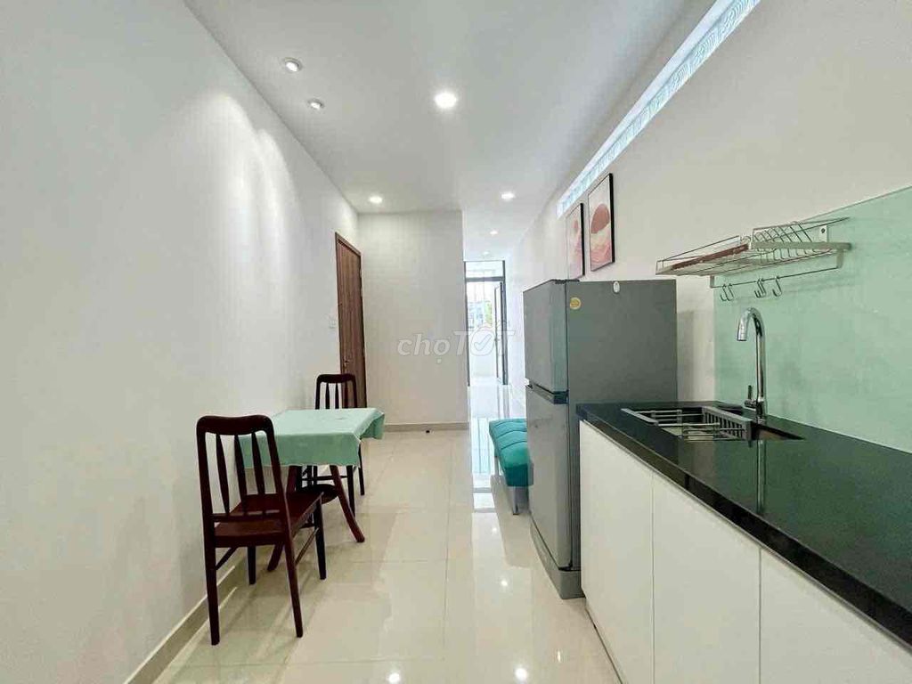 The two bedrooms are right near the Phú Nhuận stop.