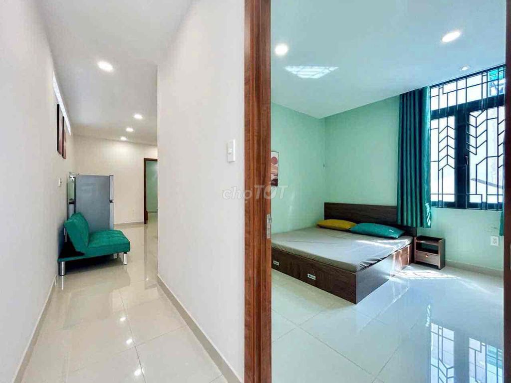 The two bedrooms are right near the Phú Nhuận stop.