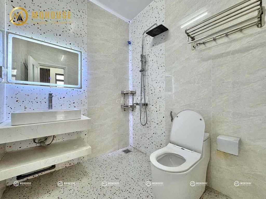 A one- bedroom/ studio system right here at the University of vlu, Richardmond's apartment.