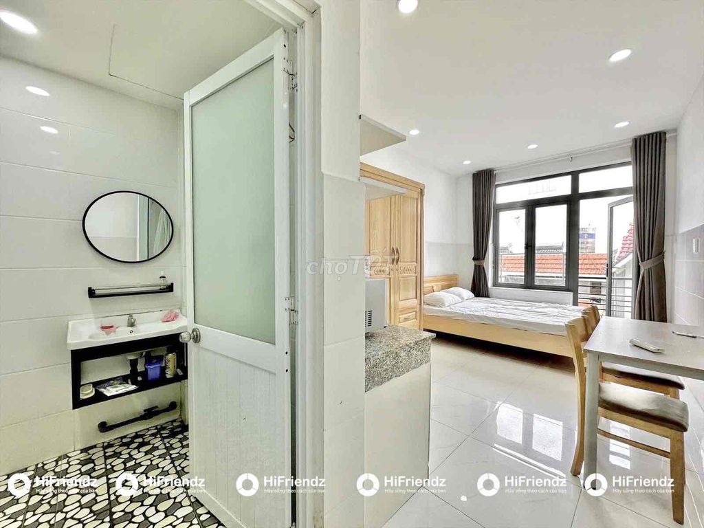 District 2 of the Swag Sg, Full interior, cool